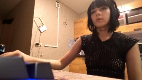 Poly online show from January 5, 2026, 5:27 pm