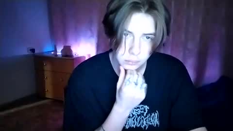 Snapshot of trypophob1a chatting on February 2, 2025, 11:42 pm Emilum online show from February 2, 2025, 11:42 pm