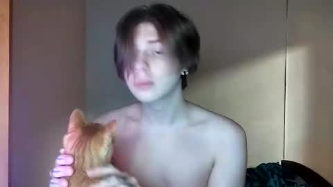 Snapshot of trypophob1a chatting on February 15, 2025, 10:31 pm Emilum online show from February 15, 2025, 10:31 pm