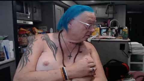 Snapshot of ts_evangeline chatting on November 18, 2025, 6:29 am Evangeline online show from November 18, 2025, 6:29 am