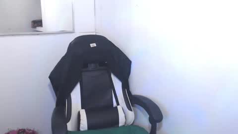 ts_lovelicious online show from November 7, 2025, 7:19 am