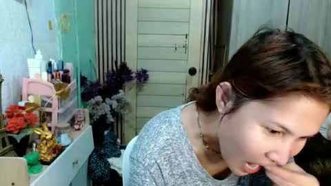 Snapshot of tsempress chatting on November 17, 2025, 4:13 pm SHENA online show from November 17, 2025, 4:13 pm