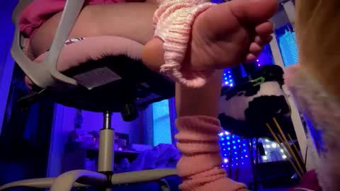 MOCHI NEXT DOOR online show from March 31, 2026, 9:48 pm