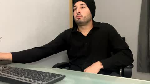 Snapshot of tuamante000 chatting on December 5, 2024, 3:39 pm Stimulation make me Cum in Public or in Pvt online show from December 5, 2024, 3:39 pm