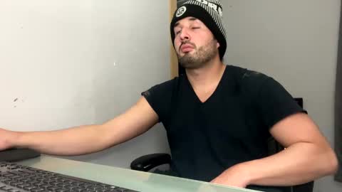 Snapshot of tuamante000 chatting on December 8, 2024, 2:07 am Stimulation make me Cum in Public or in Pvt online show from December 8, 2024, 2:07 am