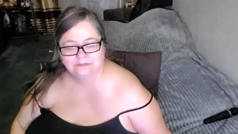 Snapshot of tviks chatting on July 7, 2026, 7:23 am Lana online show from July 7, 2026, 7:23 am