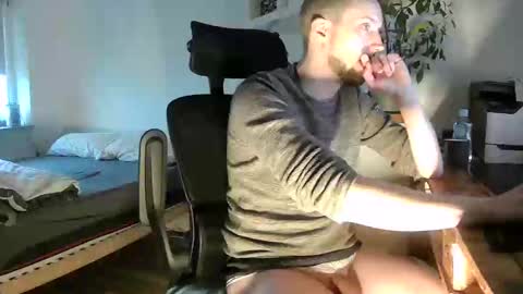 Snapshot of tw1ky9o chatting on January 15, 2025, 7:48 am Tobi online show from January 15, 2025, 7:48 am