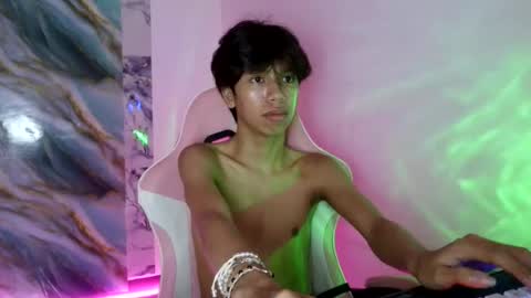 Snapshot of twink_sunny chatting on July 17, 2026, 6:35 pm sunny online show from July 17, 2026, 6:35 pm
