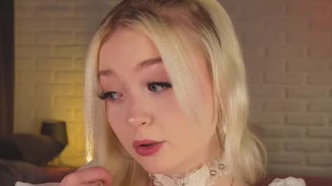 twinklefluff online show from October 17, 2025, 4:09 pm