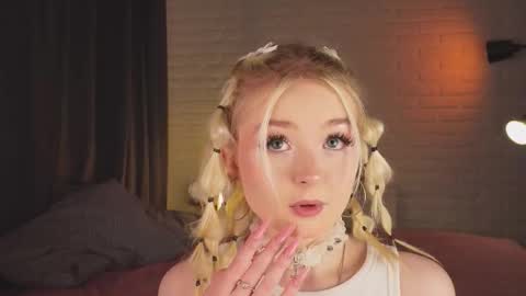 twinklefluff online show from October 18, 2025, 3:57 pm