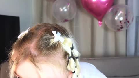 twinklefluff online show from November 28, 2025, 4:20 pm