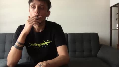 Snapshot of twinksguys360 chatting on October 16, 2025, 5:14 pm Derrick online show from October 16, 2025, 5:14 pm