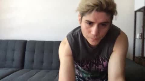 Snapshot of twinksguys360 chatting on October 19, 2025, 4:51 pm Derrick online show from October 19, 2025, 4:51 pm