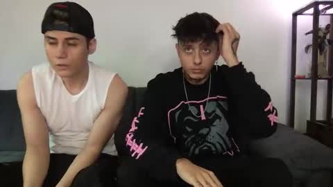 Snapshot of twinksguys360 chatting on November 30, 2025, 7:07 pm Derrick online show from November 30, 2025, 7:07 pm