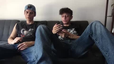 Snapshot of twinksguys360 chatting on January 8, 2026, 5:26 pm Derrick online show from January 8, 2026, 5:26 pm