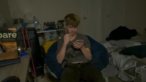 Snapshot of twinktools chatting on October 4, 2025, 1:53 pm shytwink online show from October 4, 2025, 1:53 pm