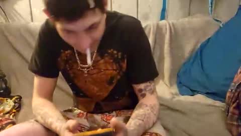 Snapshot of twistedblizzy chatting on December 17, 2024, 6:53 pm TwistedBlizzy online show from December 17, 2024, 6:53 pm