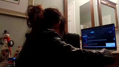 Snapshot of twistedlilpunk chatting on December 28, 2024, 9:09 am twistedlilpunk online show from December 28, 2024, 9:09 am