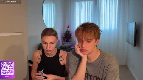 Snapshot of twl8vibe chatting on December 16, 2025, 4:01 pm Molly and Nick online show from December 16, 2025, 4:01 pm