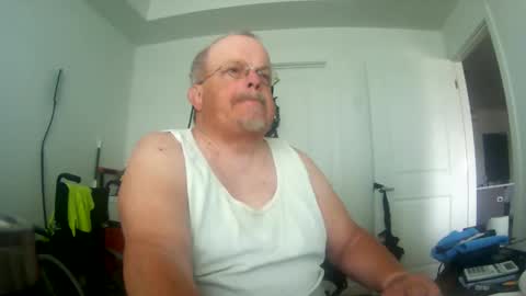 Snapshot of two_wheels_two_balls chatting on May 13, 2026, 2:25 pm two_wheels_two_balls online show from May 13, 2026, 2:25 pm