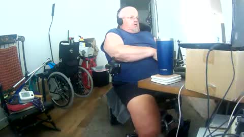Snapshot of two_wheels_two_balls chatting on June 6, 2026, 4:12 pm two_wheels_two_balls online show from June 6, 2026, 4:12 pm