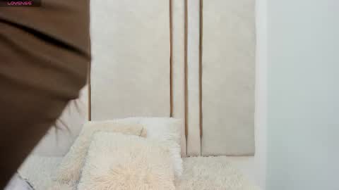 twodesiresary online show from May 27, 2026, 2:25 pm