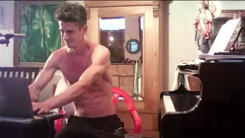 TobeBritta online show from November 5, 2025, 9:48 pm