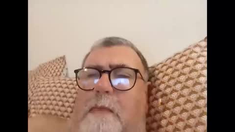 Snapshot of twohats2810 chatting on November 29, 2025, 6:22 pm twohats2810 online show from November 29, 2025, 6:22 pm