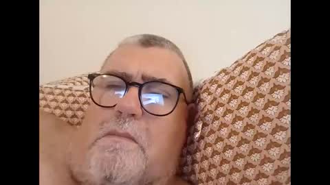 Snapshot of twohats2810 chatting on November 30, 2025, 10:03 pm twohats2810 online show from November 30, 2025, 10:03 pm