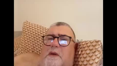 Snapshot of twohats2810 chatting on December 1, 2025, 7:08 pm twohats2810 online show from December 1, 2025, 7:08 pm