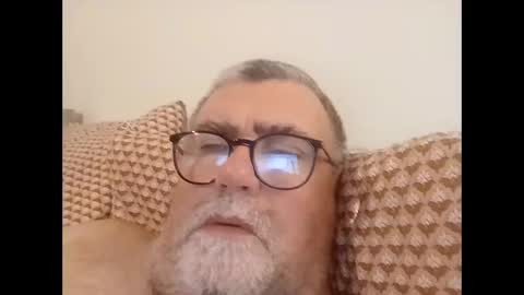 Snapshot of twohats2810 chatting on December 19, 2025, 7:54 pm twohats2810 online show from December 19, 2025, 7:54 pm