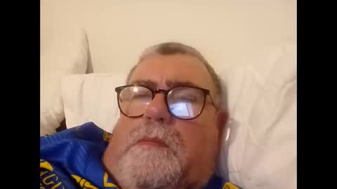 Snapshot of twohats2810 chatting on December 20, 2025, 6:37 pm twohats2810 online show from December 20, 2025, 6:37 pm