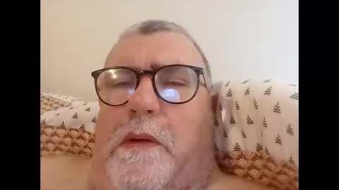 Snapshot of twohats2810 chatting on March 29, 2026, 10:04 am twohats2810 online show from March 29, 2026, 10:04 am