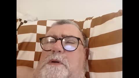 Snapshot of twohats2810 chatting on May 20, 2026, 6:47 pm twohats2810 online show from May 20, 2026, 6:47 pm