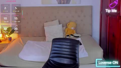 twolattinhot online show from September 18, 2025, 12:34 am
