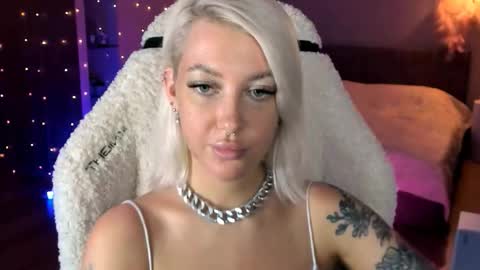 Miley online show from November 21, 2025, 2:05 pm