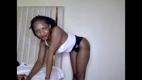 tyla_cerry online show from September 18, 2025, 2:30 pm