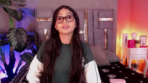 tyla_ks online show from September 13, 2025, 7:46 pm