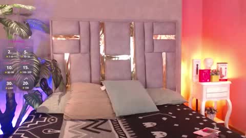 tyla_ks online show from September 17, 2025, 8:32 pm