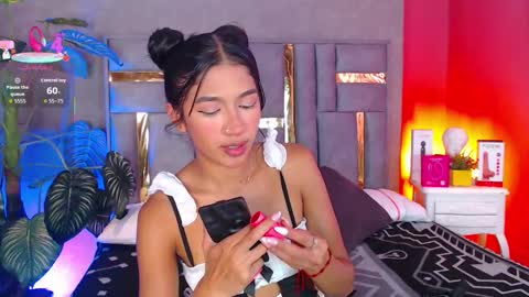 tyla_ks online show from December 19, 2025, 8:05 pm