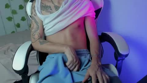 Tyler Garcia  online show from February 6, 2025, 2:04 pm