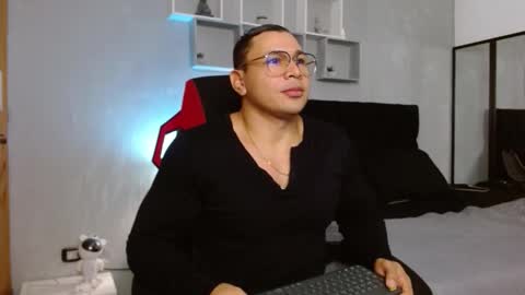 Snapshot of tyler_hank1 chatting on December 2, 2025, 2:28 am tyler_hank1 online show from December 2, 2025, 2:28 am