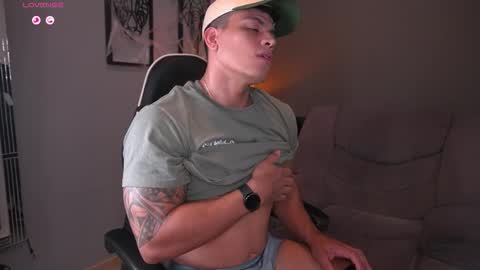 Snapshot of tyler_muscle chatting on October 15, 2025, 2:33 am David online show from October 15, 2025, 2:33 am
