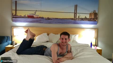 Snapshot of tylerchasexxx chatting on December 27, 2024, 2:25 am Tyler Chase online show from December 27, 2024, 2:25 am