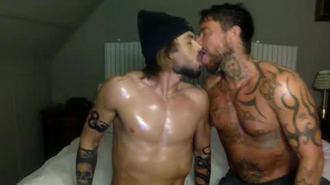 tylerjamesxxx_ online show from October 29, 2025, 8:54 pm