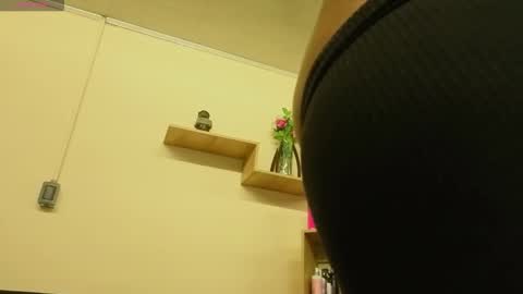 tylla__ online show from February 17, 2026, 2:30 am