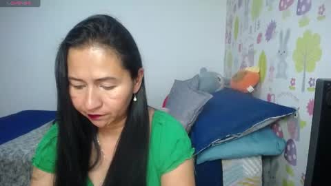 Snapshot of tyna_b chatting on June 19, 2026, 10:35 pm Tyna online show from June 19, 2026, 10:35 pm