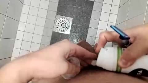 Snapshot of tyrael699 chatting on December 15, 2025, 9:35 am Emil online show from December 15, 2025, 9:35 am