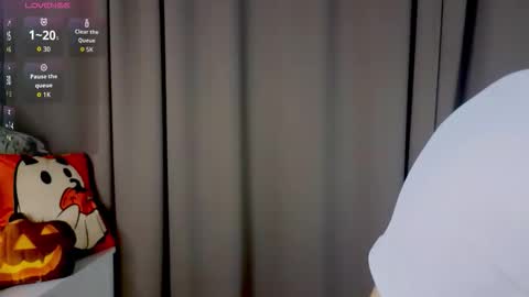 Polly online show from November 3, 2025, 3:24 pm