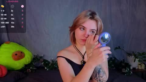 Polly online show from December 14, 2025, 3:28 pm